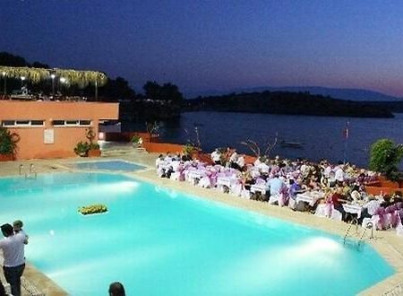 Hotel Leon Foça Eksteriør bilde